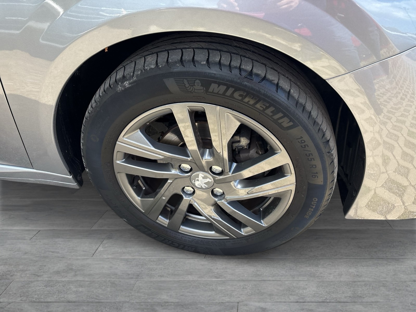 Peugeot 208 1.2 Active Pack NAVI LED TEMPOMAT EINPARKH.