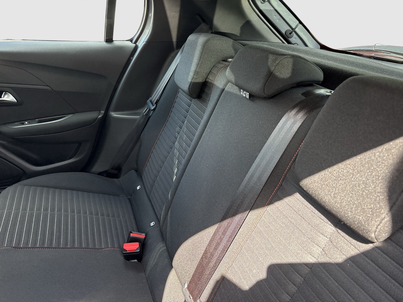 Peugeot 208 1.2 Active Pack NAVI LED TEMPOMAT EINPARKH.