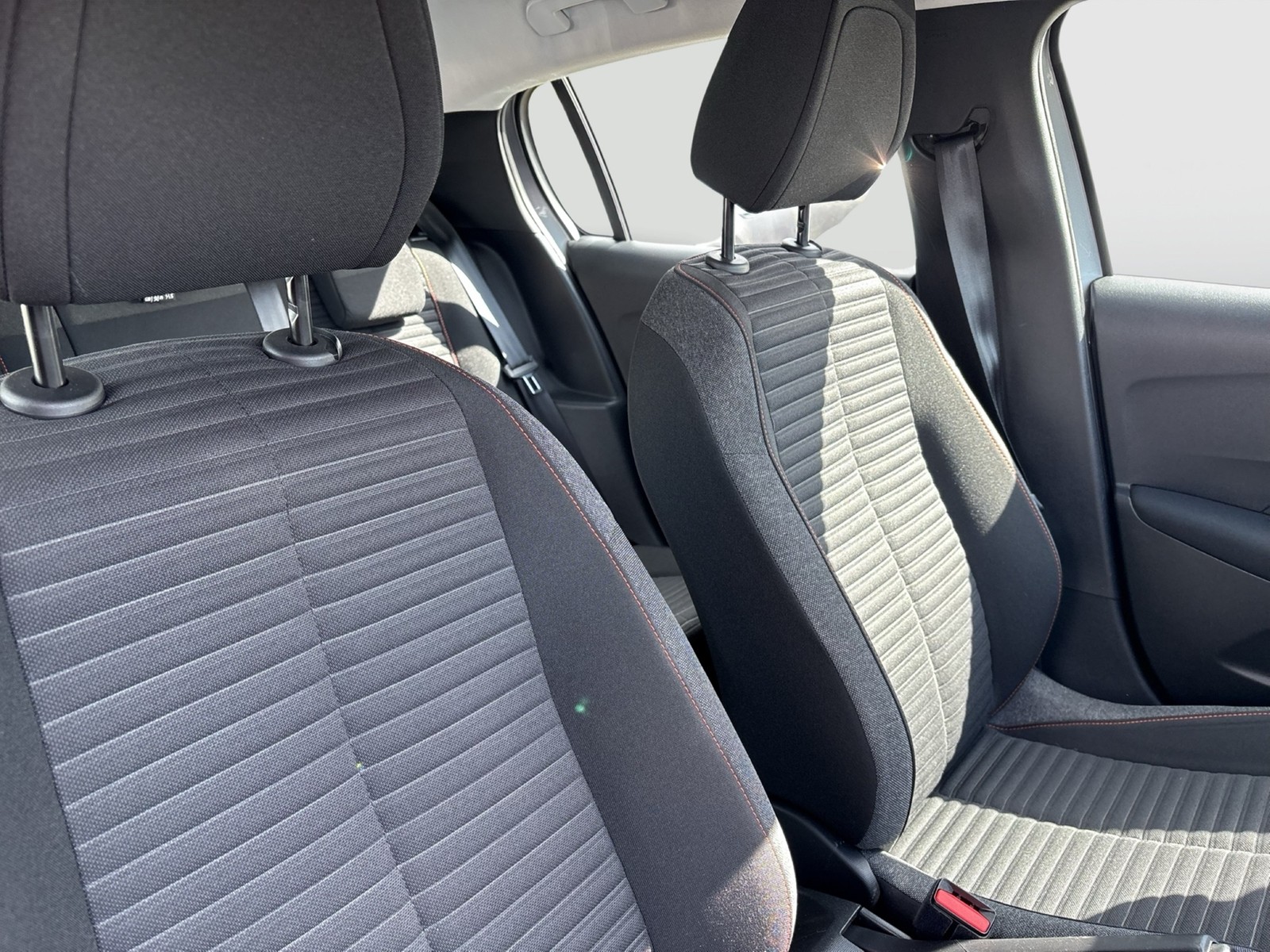 Peugeot 208 1.2 Active Pack NAVI LED TEMPOMAT EINPARKH.