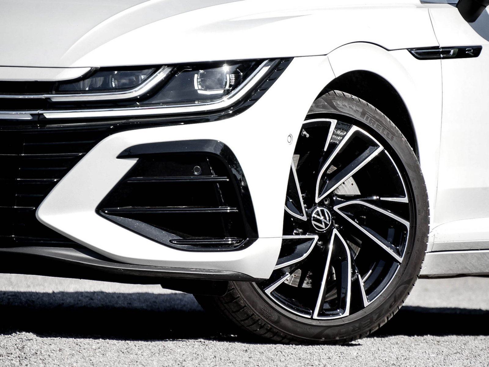 Volkswagen Arteon Shooting Brake 2.0 R 4X4 AHK 360°CAM LM20