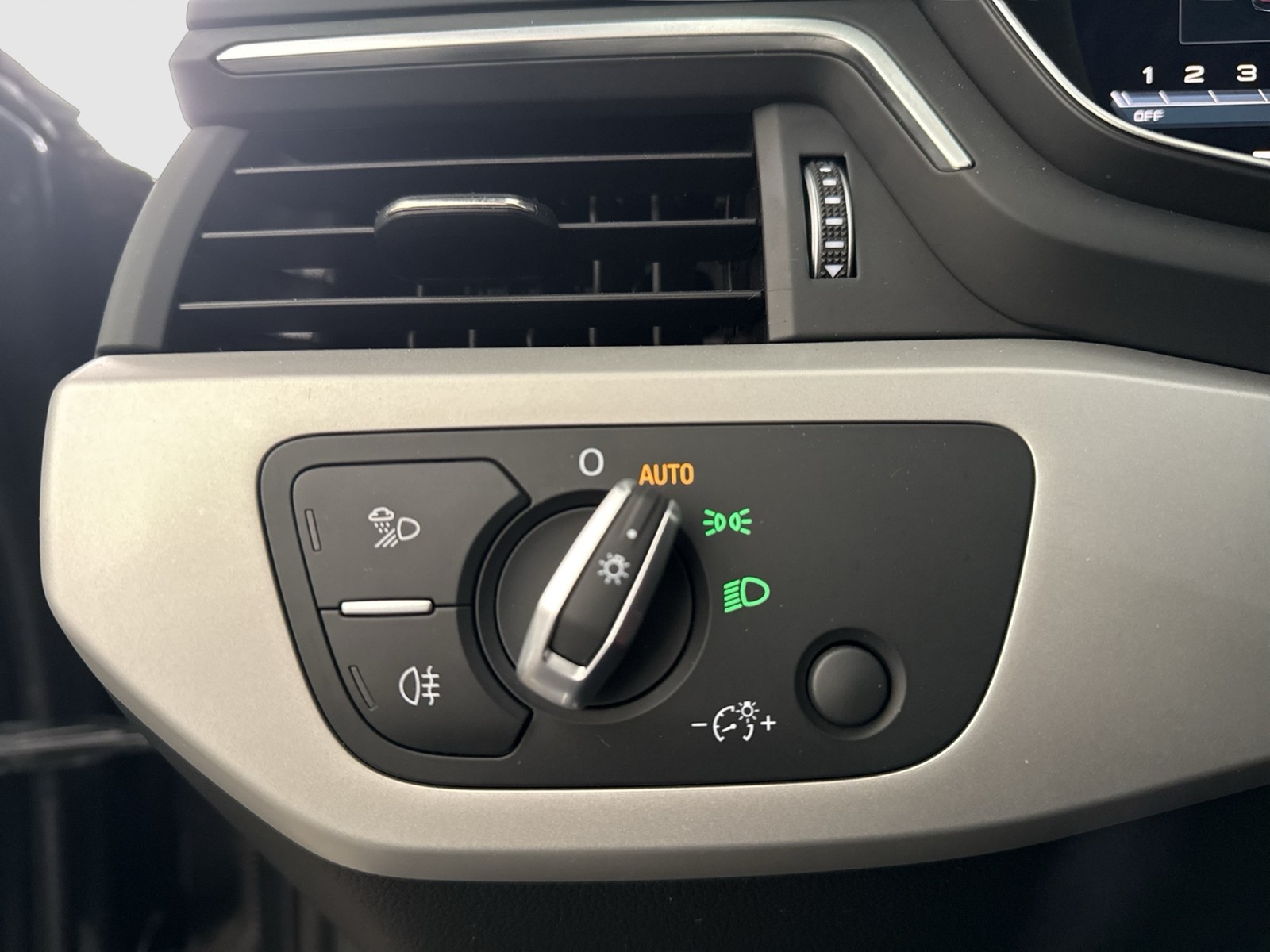 Audi A4 Avant 35 S LINE KAMERA ALU18 eKLAPPE NAVI+ AHK