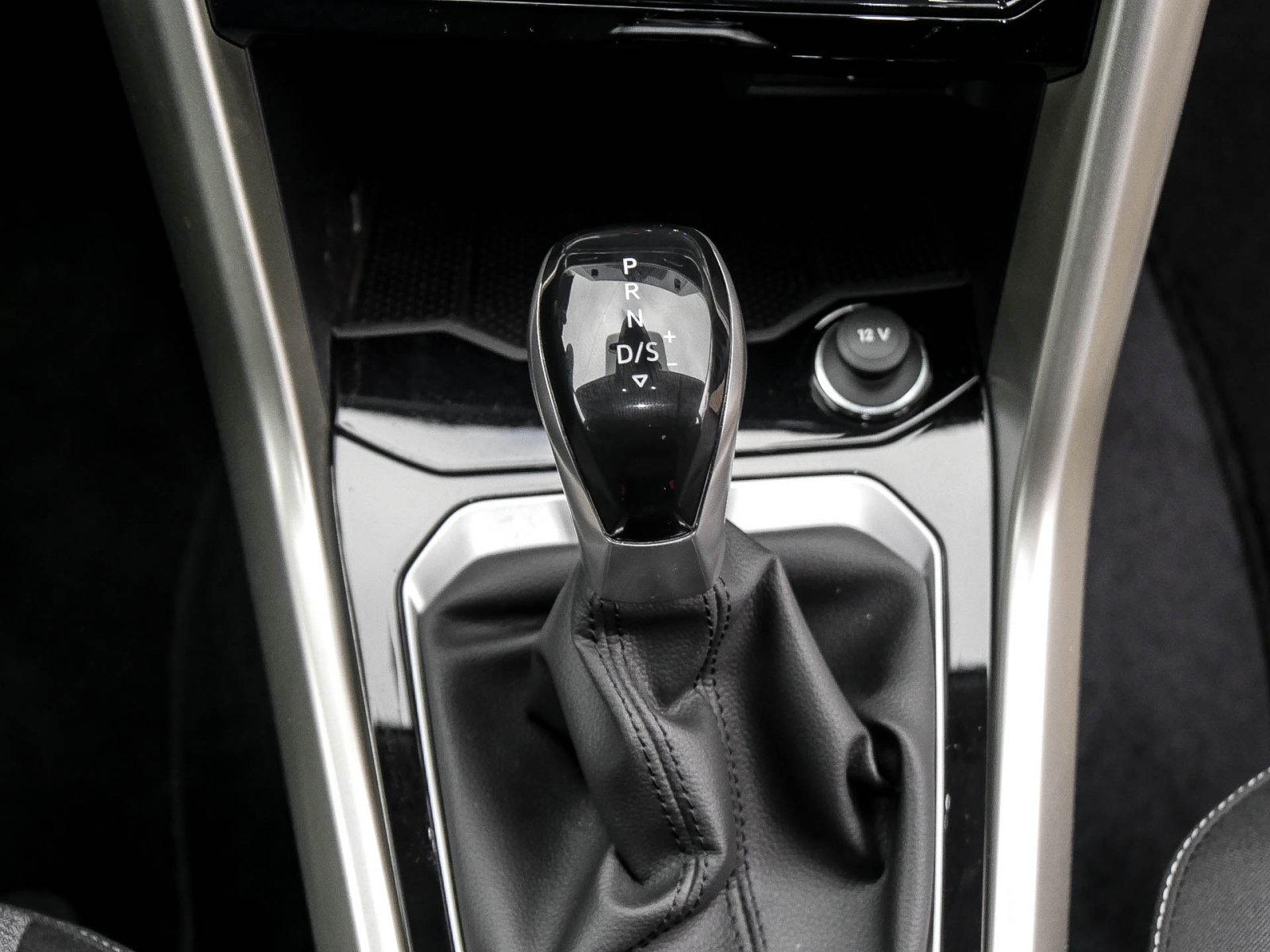 Volkswagen T-Roc 2.0 MOVE BEATS LM17 NAVI LED SITZHEIZUNG