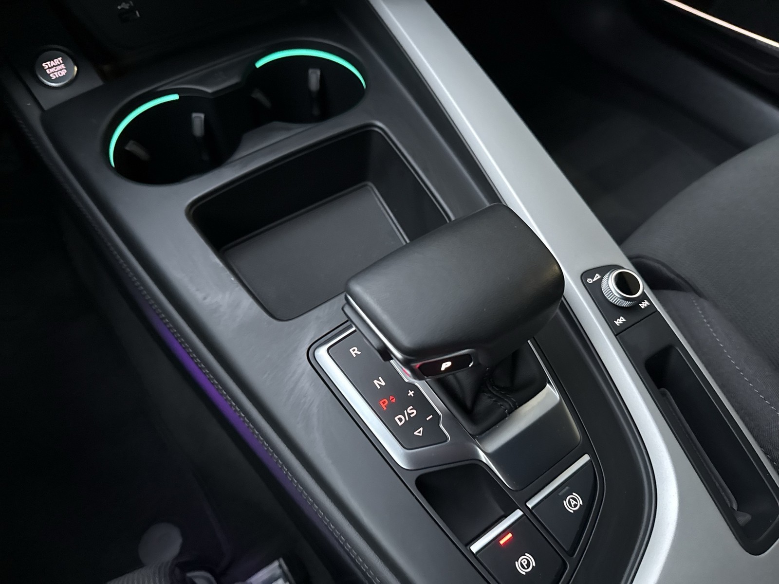 Audi A4 Avant 40 S LINE competition B&O ALU19 MATRIX