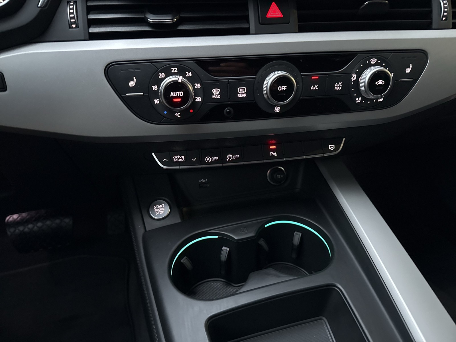 Audi A4 Avant 40 S LINE competition B&O ALU19 MATRIX