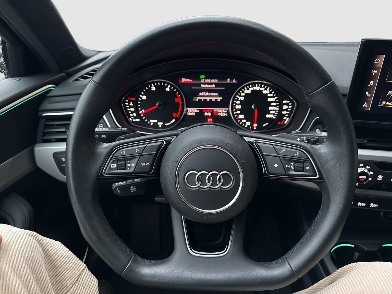 Audi A4 Avant 40 S LINE competition B&O ALU19 MATRIX