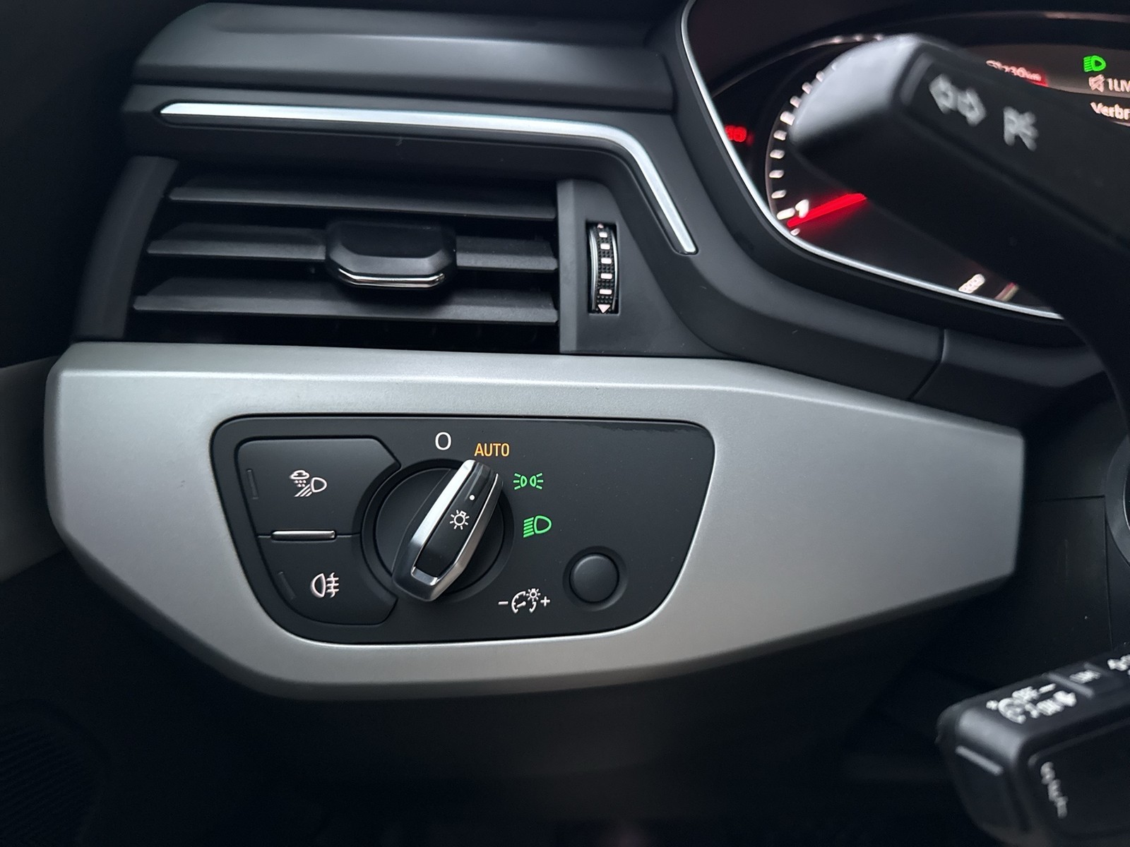 Audi A4 Avant 40 S LINE competition B&O ALU19 MATRIX