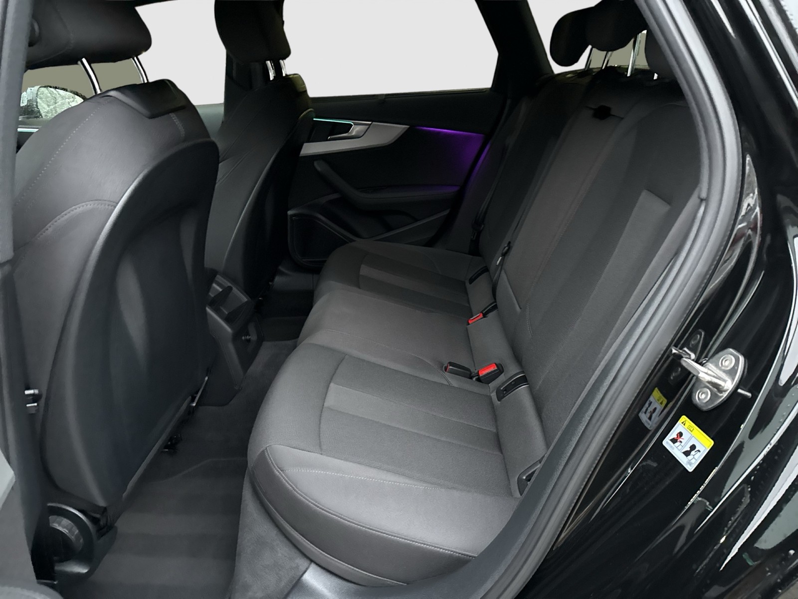 Audi A4 Avant 40 S LINE competition B&O ALU19 MATRIX