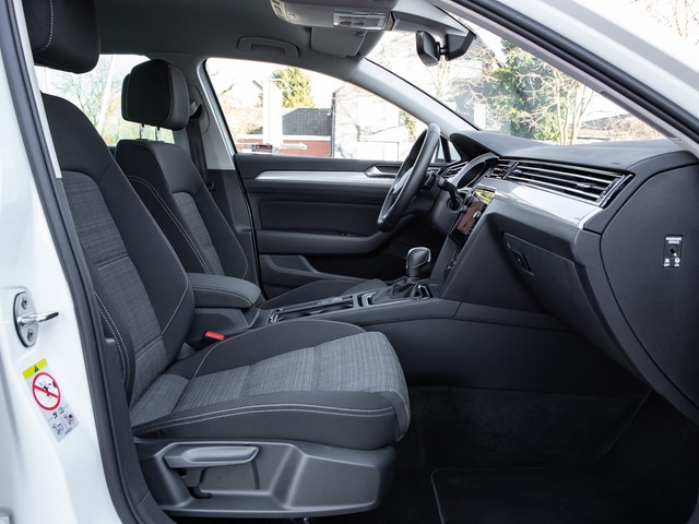 Volkswagen Passat Variant 2.0 BUSINESS AHK ACC ALU NAVI LED