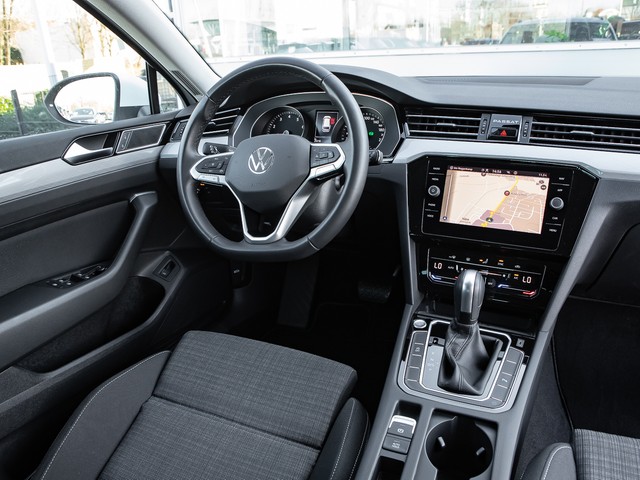 Volkswagen Passat Variant 2.0 BUSINESS AHK ACC ALU NAVI LED