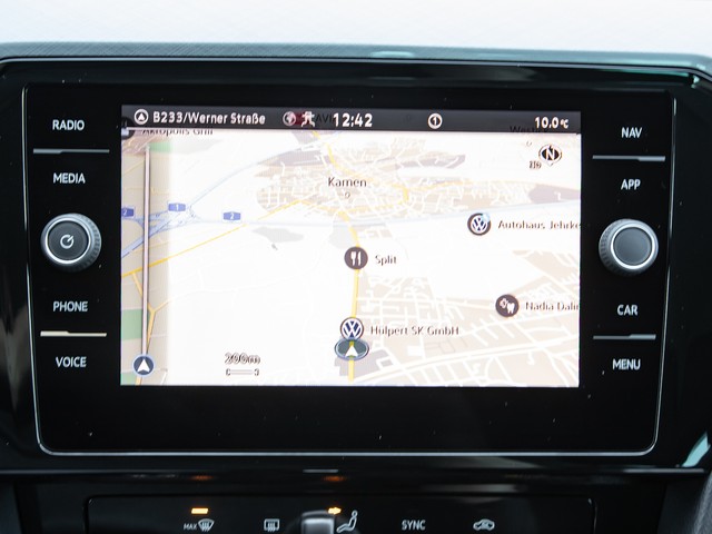 Volkswagen Passat Variant 2.0 BUSINESS AHK ACC ALU NAVI LED