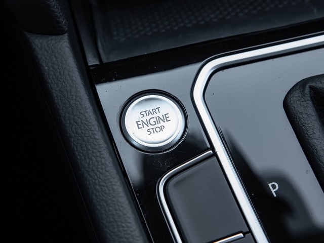 Volkswagen Passat Variant 2.0 BUSINESS AHK ACC ALU NAVI LED