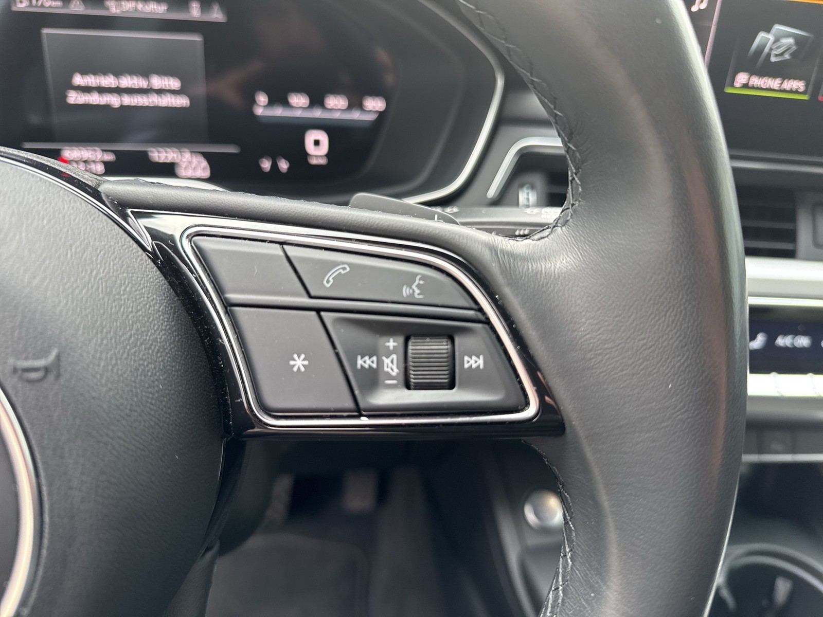 Audi A4 Avant 35 S LINE BLACKPAK ALU19 KAMERA NAVI+