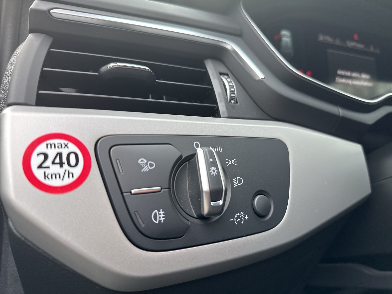 Audi A4 Avant 35 S LINE BLACKPAK ALU19 KAMERA NAVI+