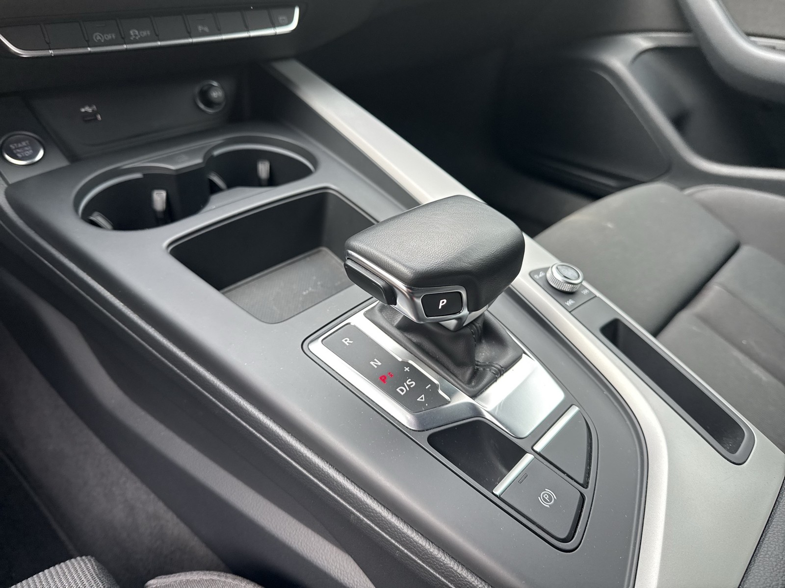 Audi A4 Avant 35 S LINE BLACKPAK ALU19 KAMERA NAVI+