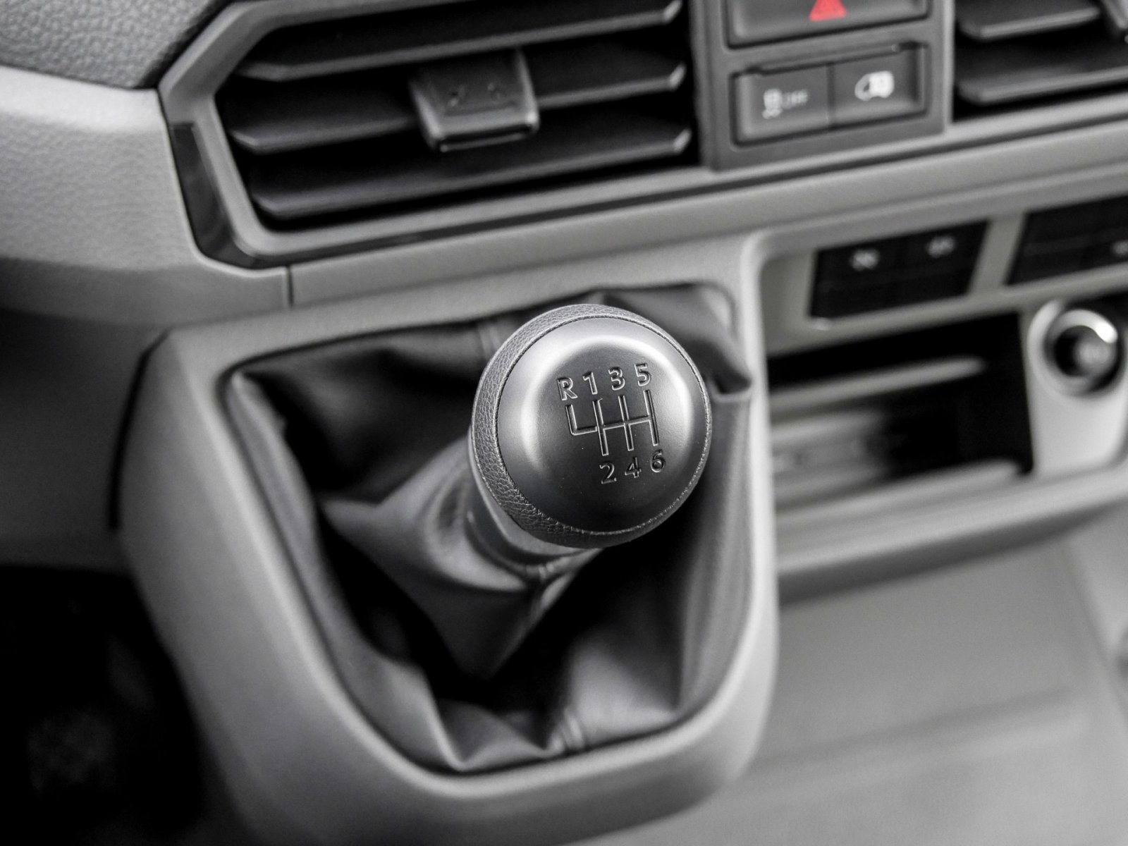 Volkswagen Crafter 35 KASTEN HD MR CARPLAY CAM AHK-VORB.