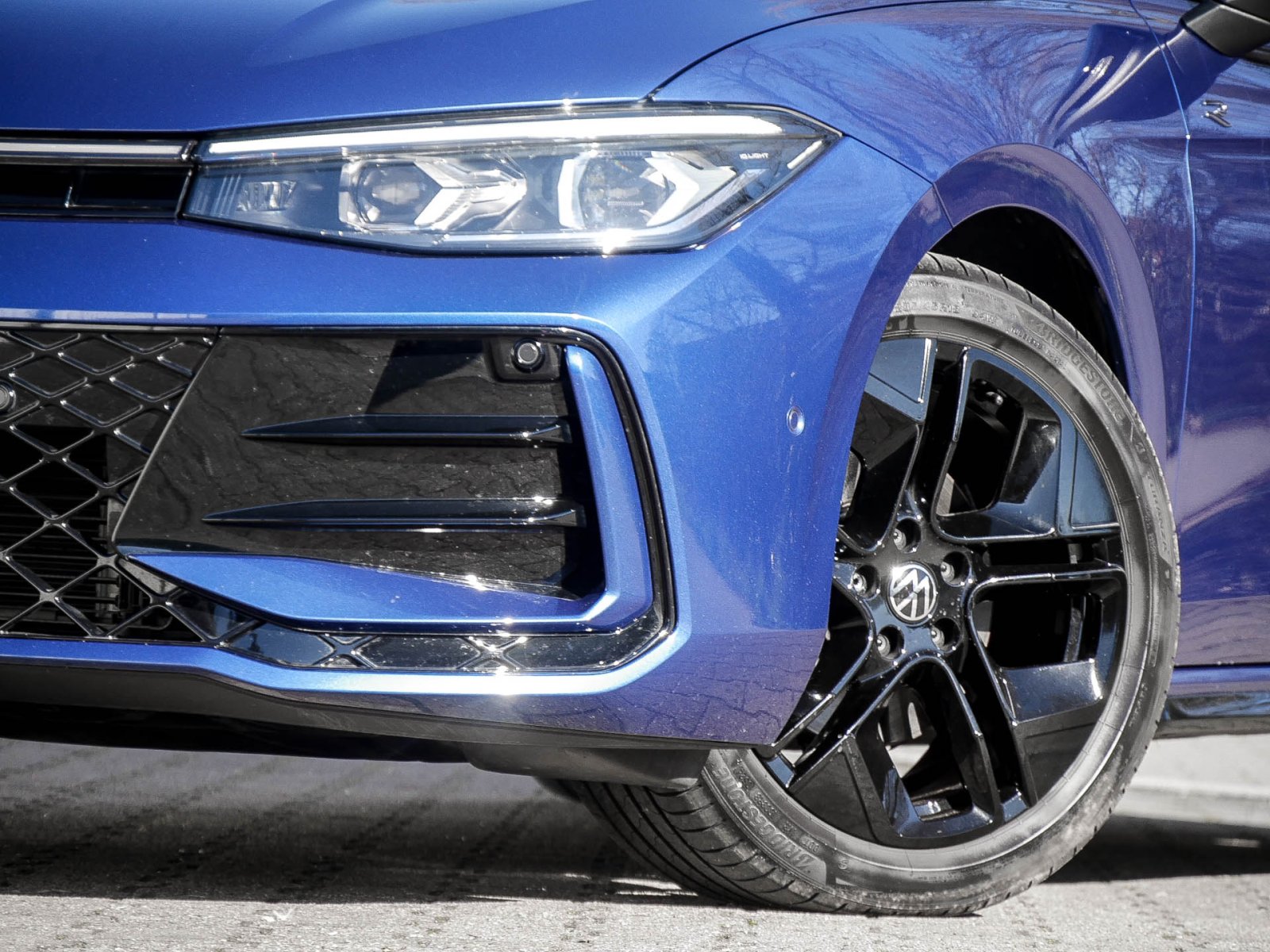 Volkswagen Passat Variant 2.0 R-LINE NEUES MODELL AHK LM18