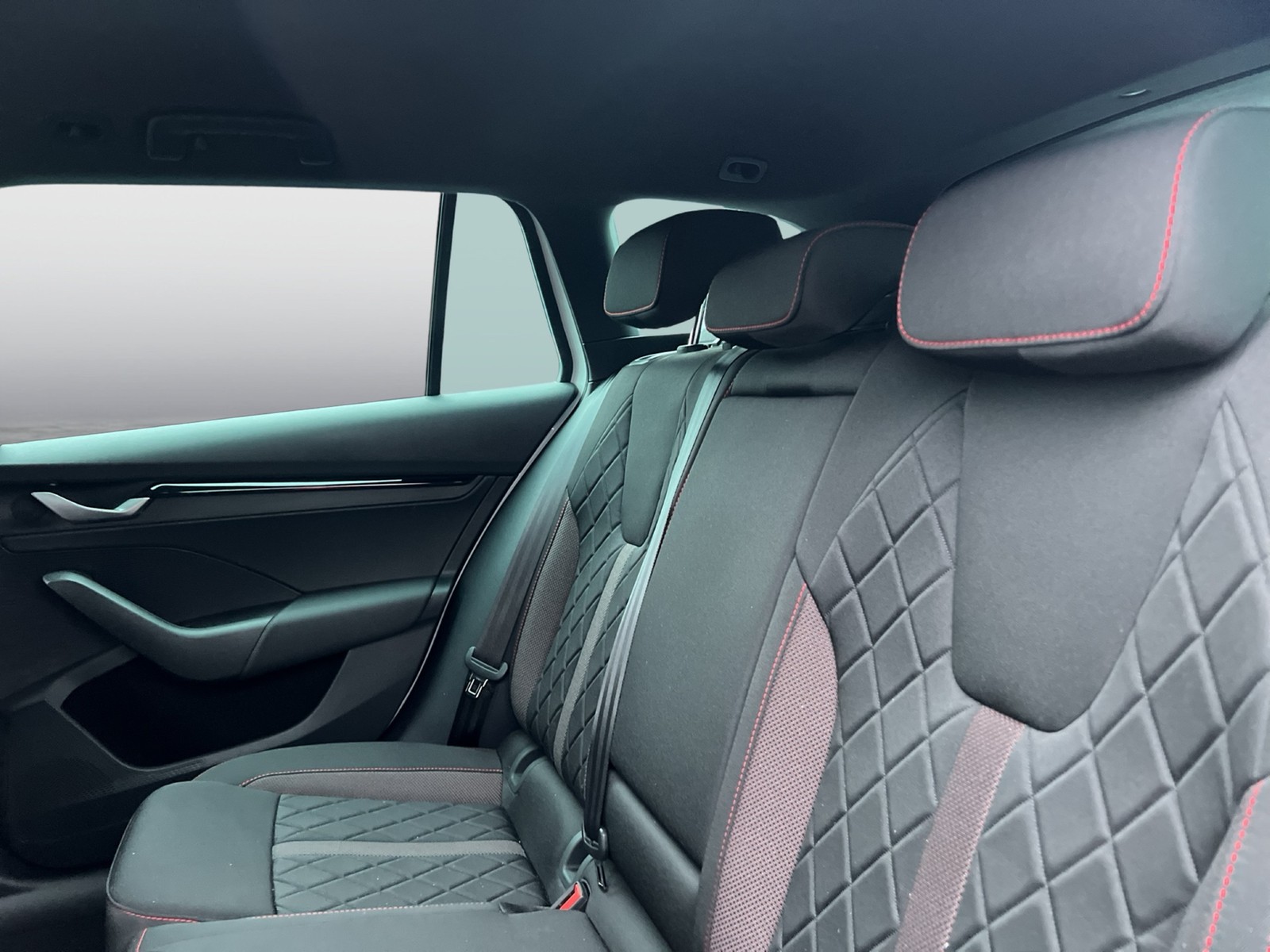 Skoda Octavia Combi 2.0 RS CAM ACC HEAD-UP LM18 MATRIX