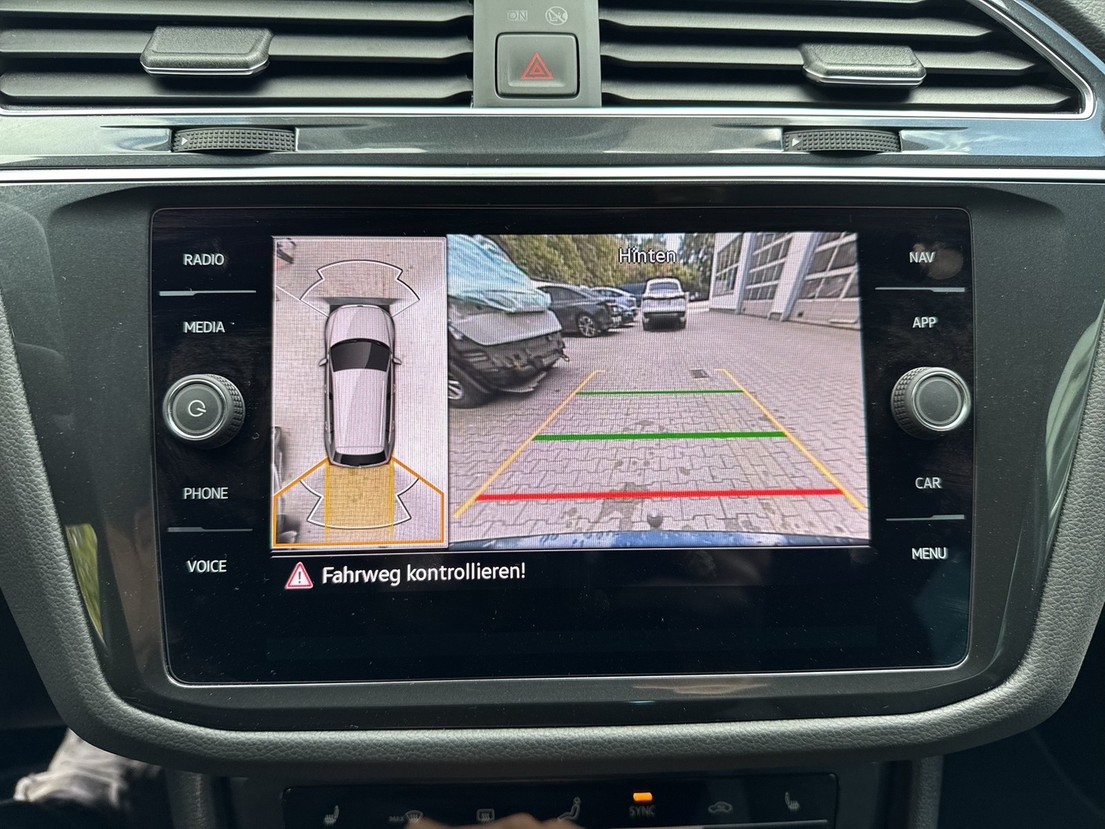 Volkswagen Tiguan 2.0 R-LINE 4X4 AHK 360°CAM ACC LM19 NAVI