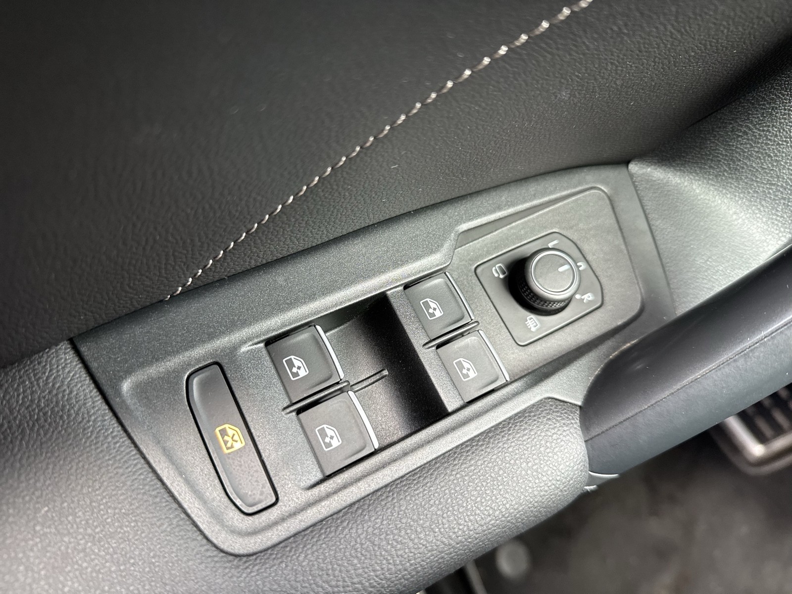 Volkswagen Tiguan 2.0 R-LINE 4X4 AHK 360°CAM ACC LM19 NAVI