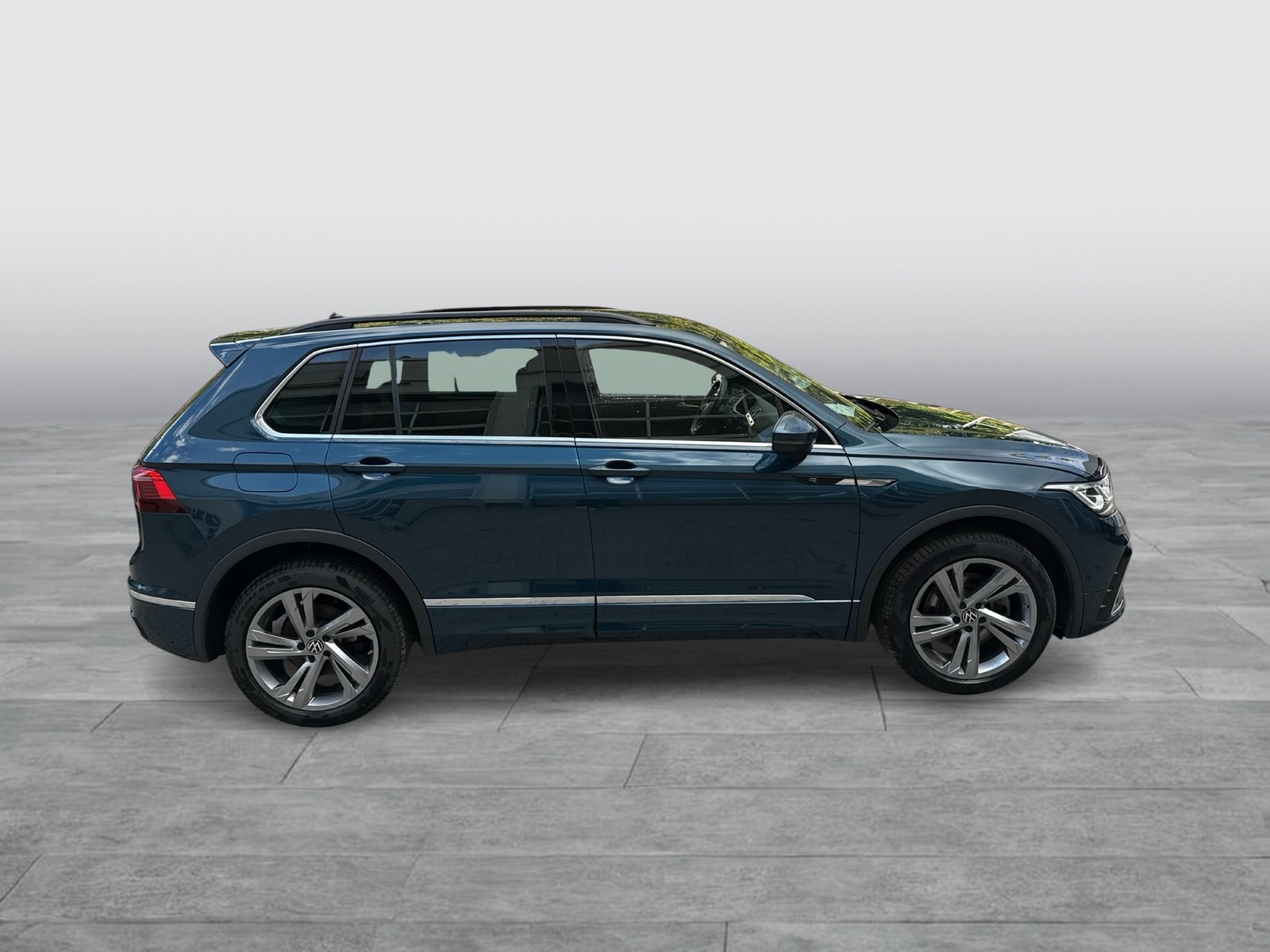 Volkswagen Tiguan 2.0 R-LINE 4X4 AHK 360°CAM ACC LM19 NAVI