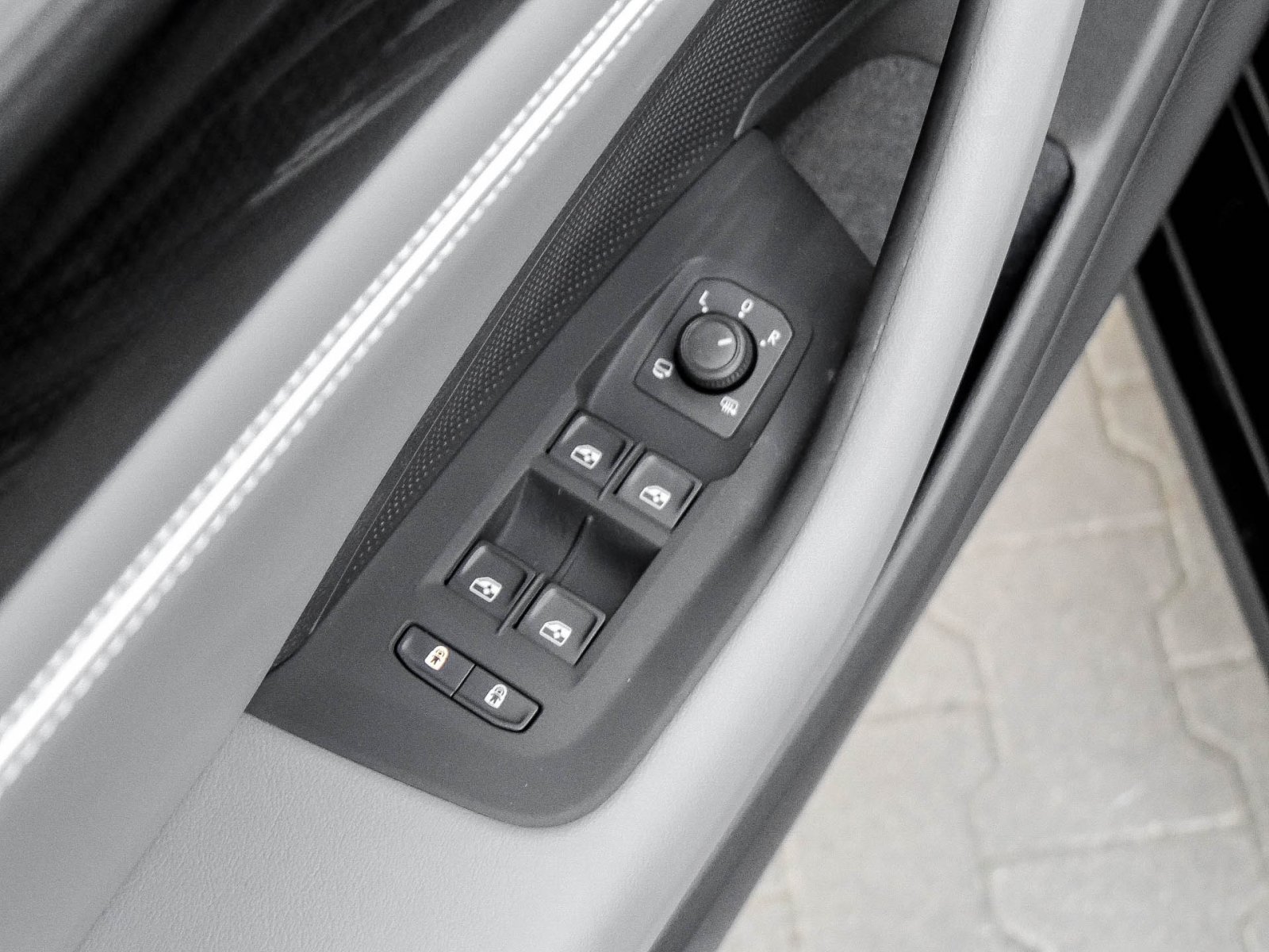 Volkswagen Passat Variant 1.5 HYBRID BUSINESS AHK CAM LM18