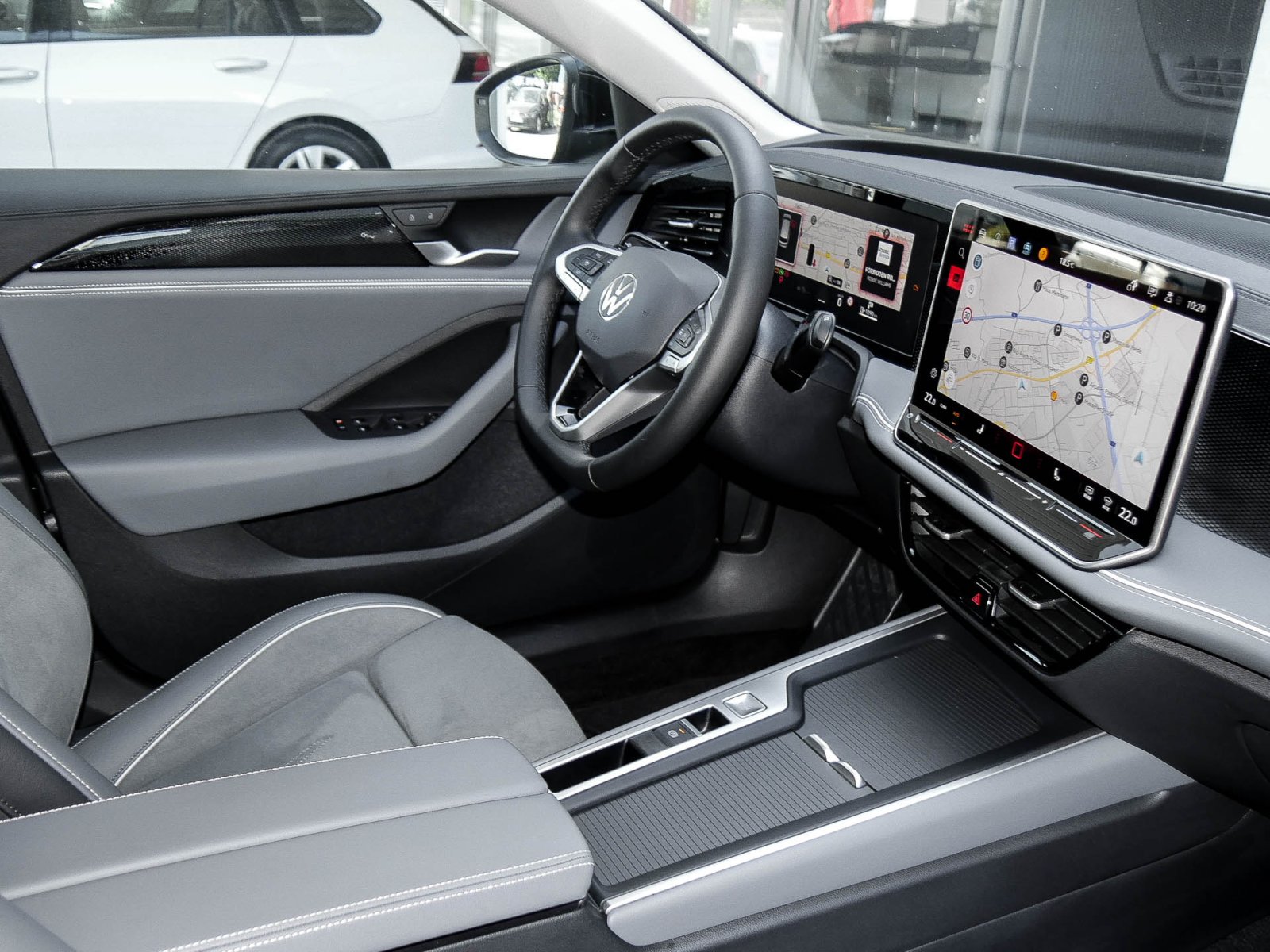 Volkswagen Passat Variant 1.5 HYBRID BUSINESS AHK CAM LM18