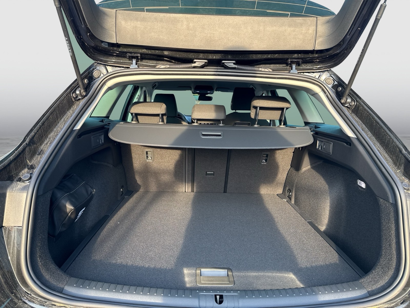 Seat Leon Sportstourer 1.5 eTSI STYLE CARPLAY SITZHZG