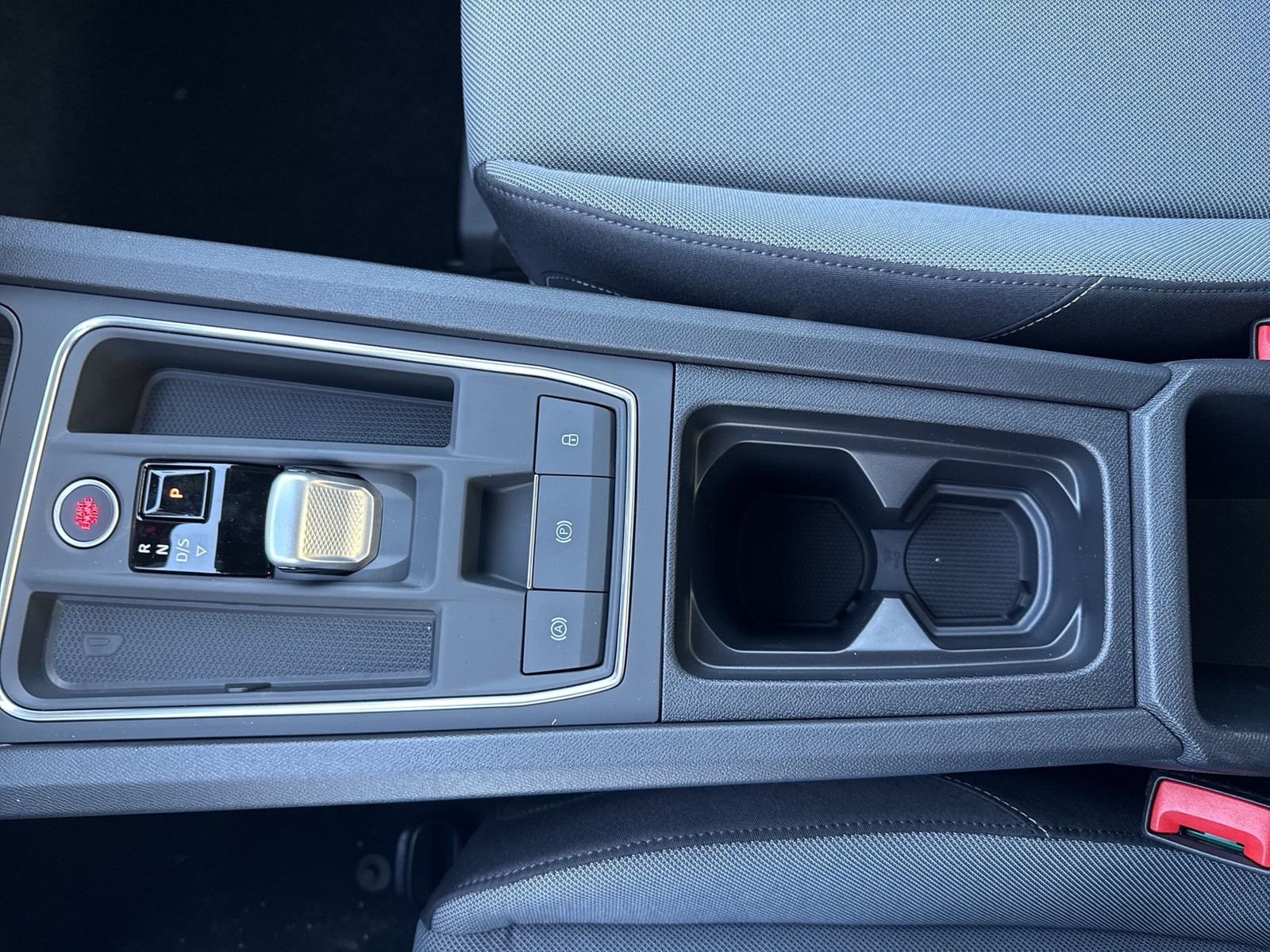 Seat Leon Sportstourer 1.5 eTSI STYLE CARPLAY SITZHZG