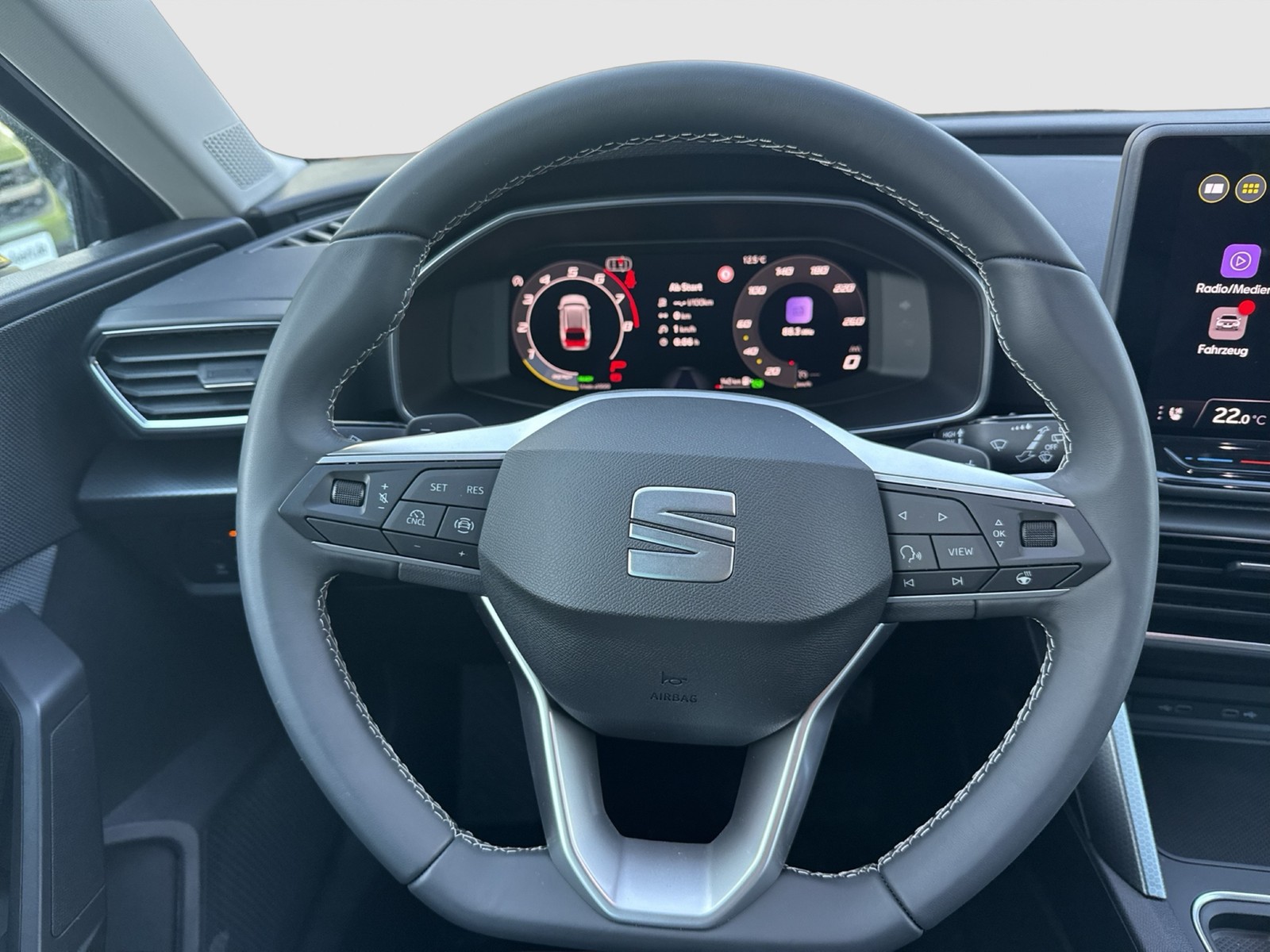 Seat Leon Sportstourer 1.5 eTSI STYLE CARPLAY SITZHZG