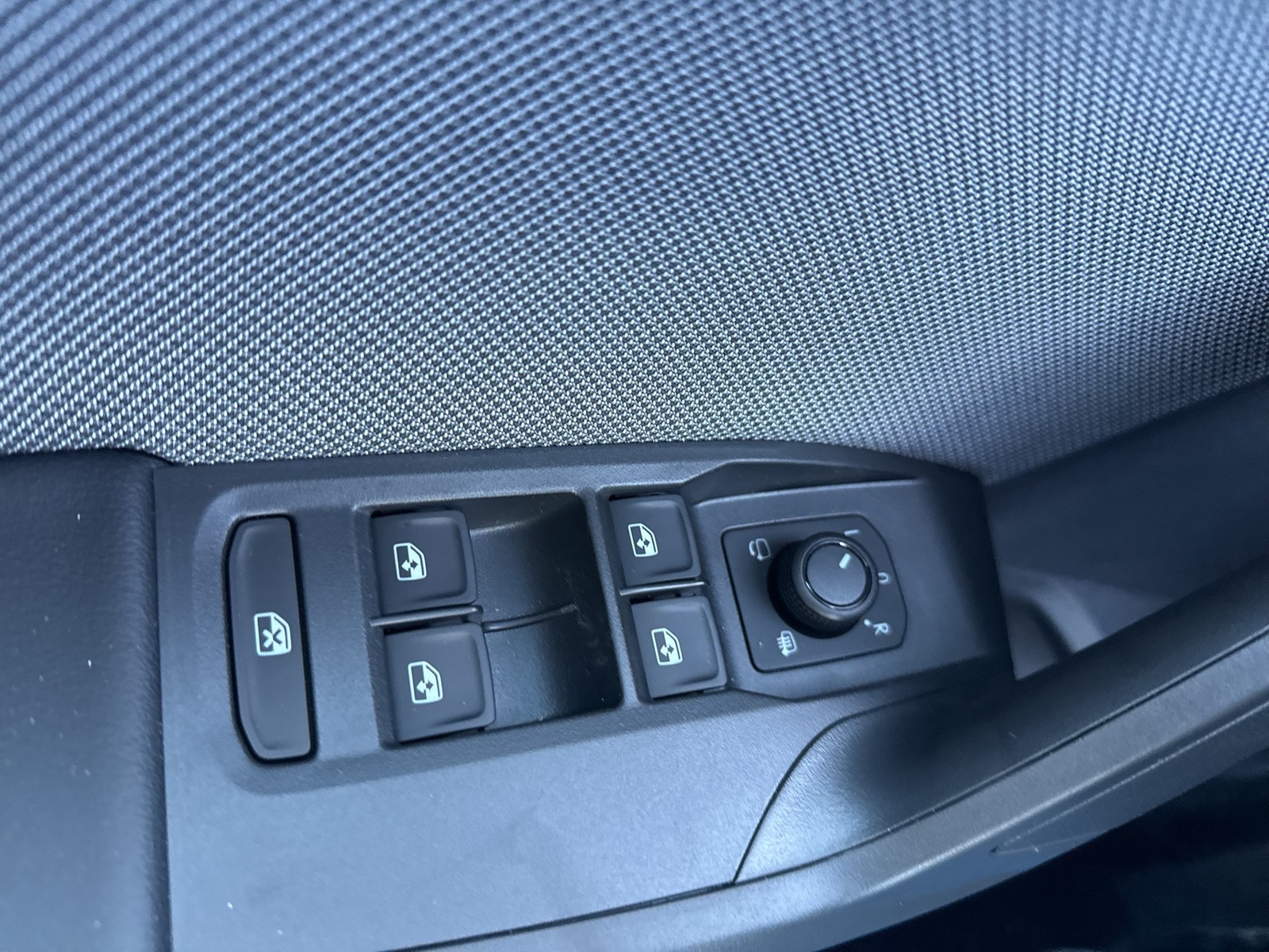 Seat Leon Sportstourer 1.5 eTSI STYLE CARPLAY SITZHZG