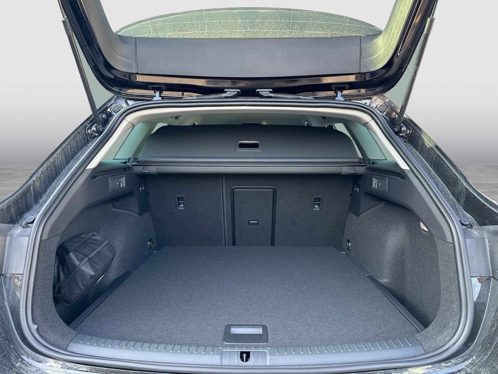 Seat Leon Sportstourer 1.5 eTSI STYLE CARPLAY SITZHZG