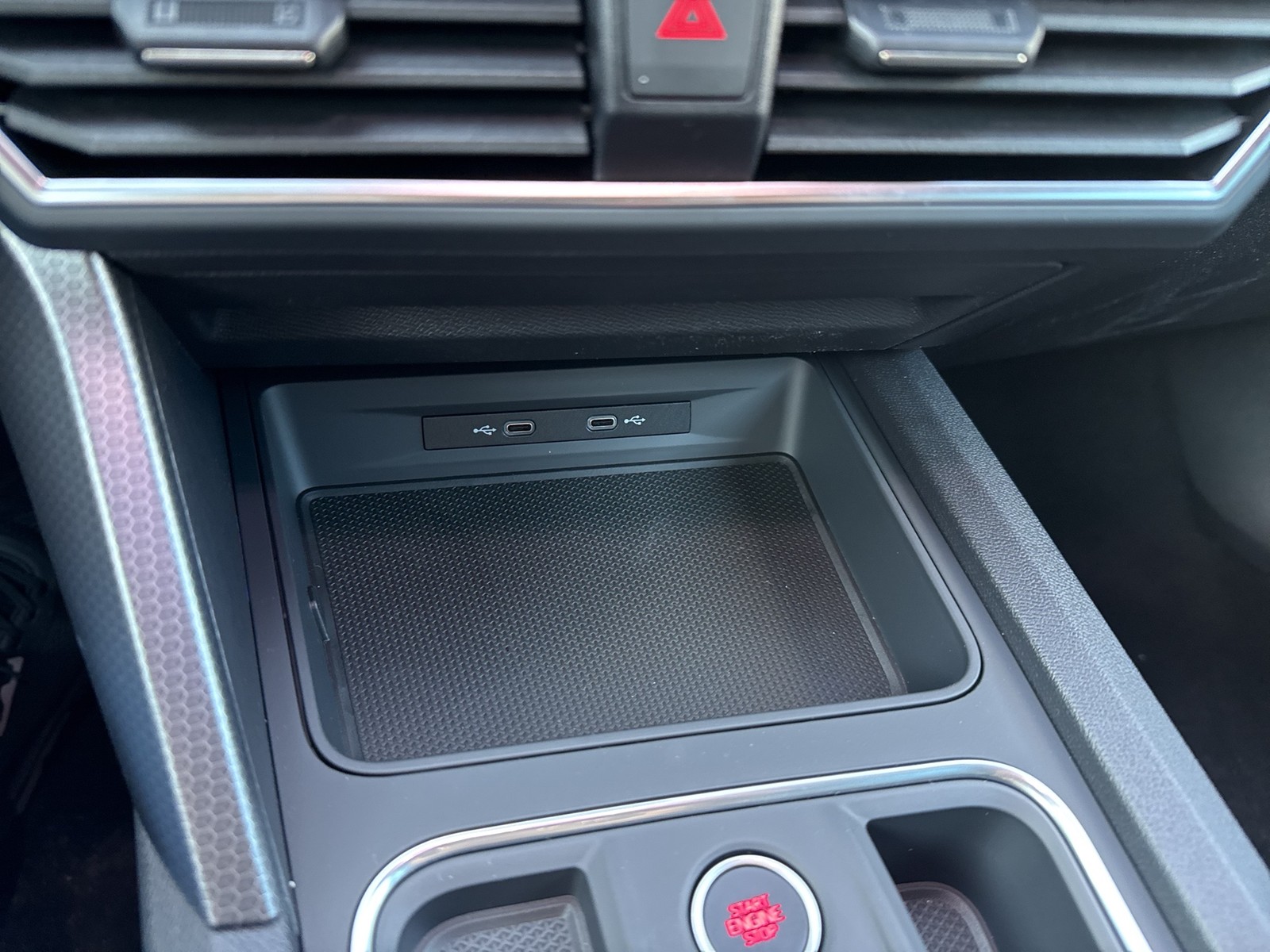 Seat Leon Sportstourer 1.5 eTSI STYLE CARPLAY SITZHZG