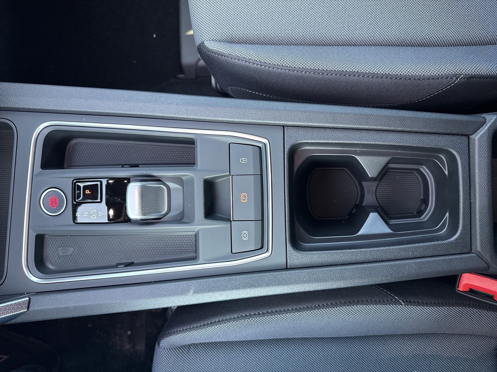 Seat Leon Sportstourer 1.5 eTSI STYLE CARPLAY SITZHZG
