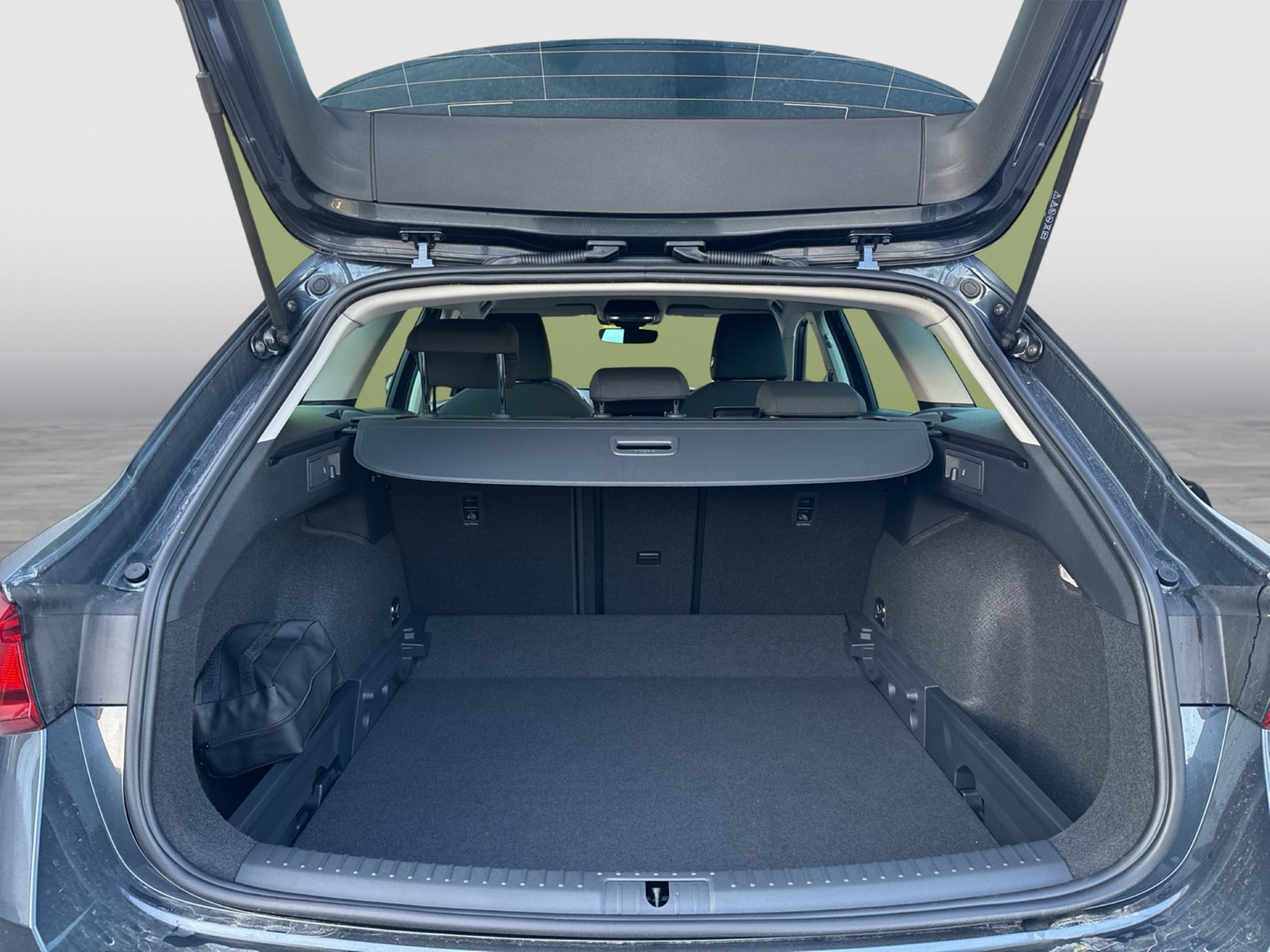 Seat Leon Sportstourer 1.5 eTSI STYLE CARPLAY SITZHZG