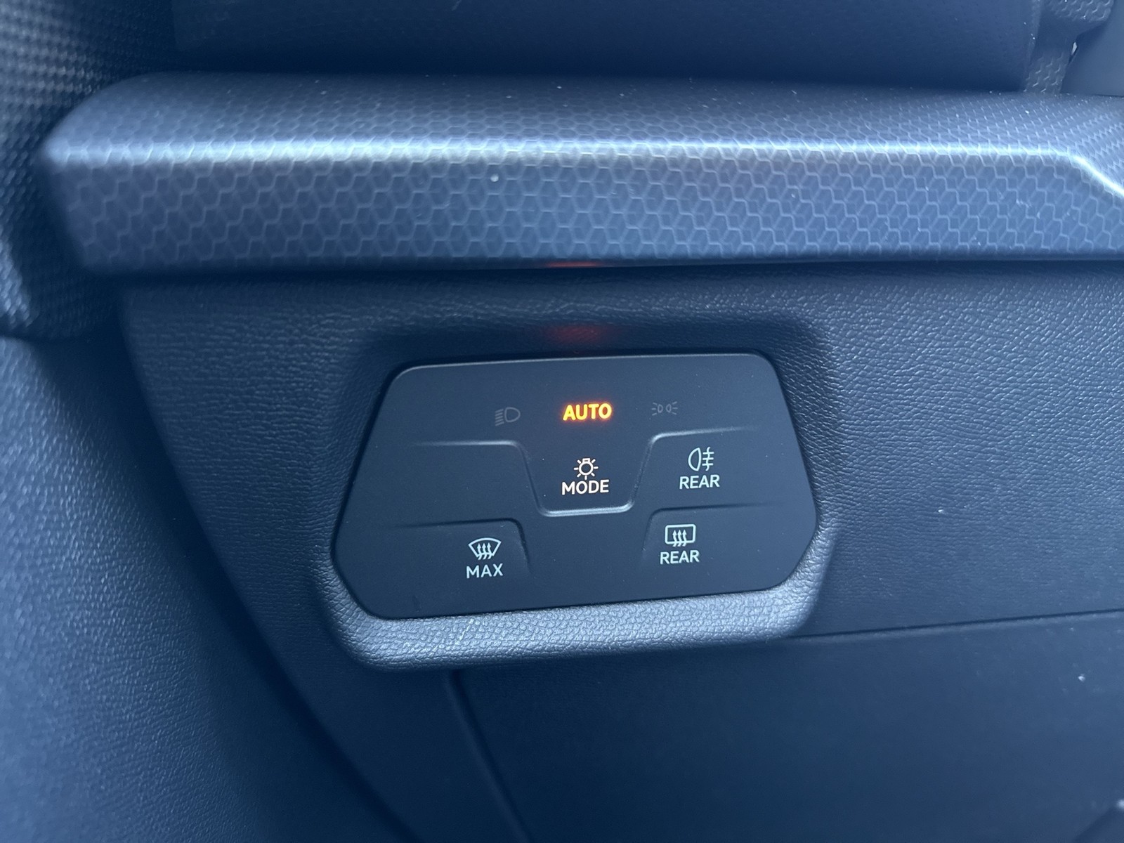 Seat Leon Sportstourer 1.5 eTSI STYLE CARPLAY SITZHZG