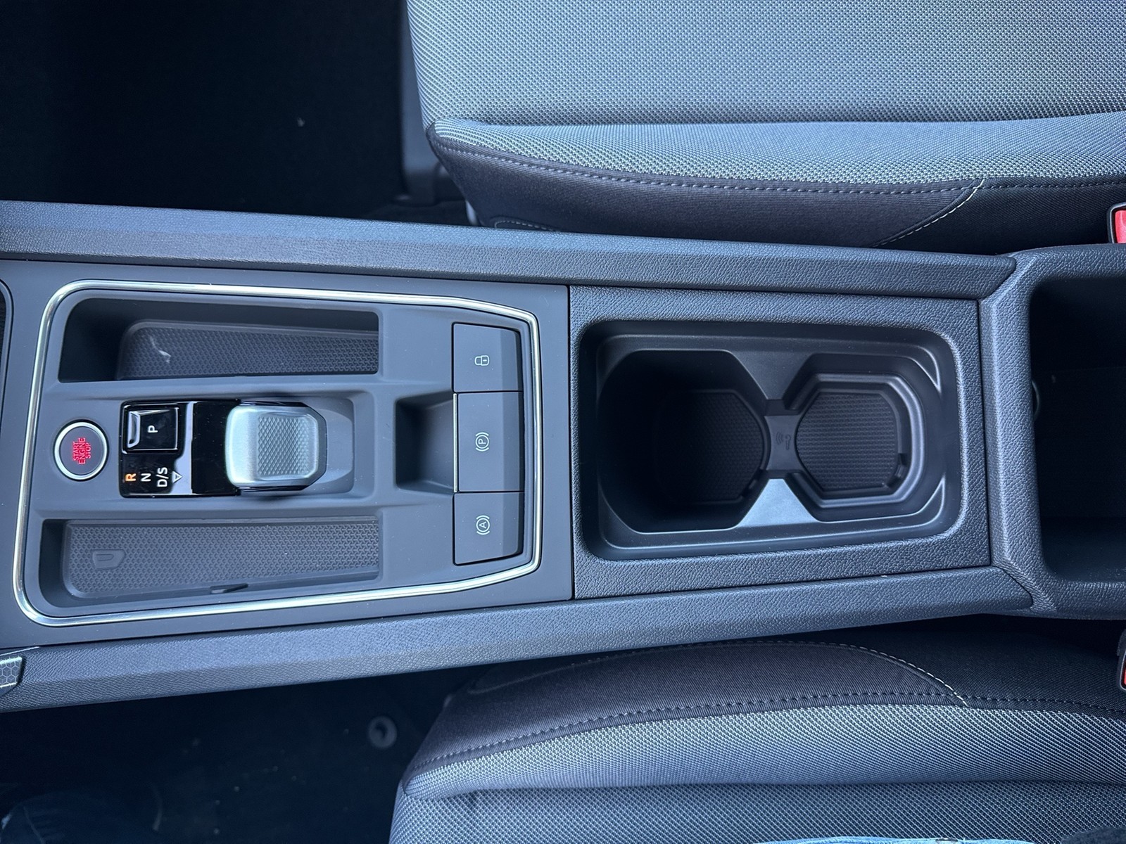 Seat Leon Sportstourer 1.5 eTSI STYLE CARPLAY SITZHZG