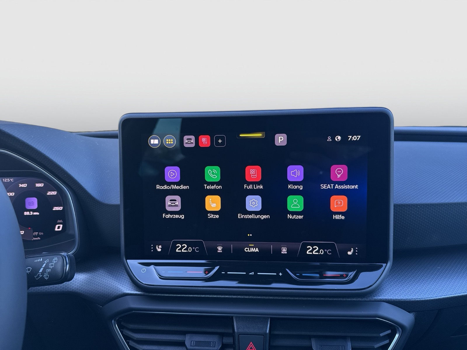 Seat Leon Sportstourer 1.5 eTSI STYLE CARPLAY SITZHZG