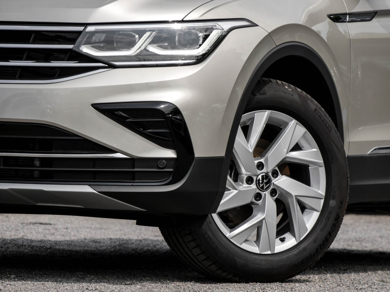 Volkswagen Tiguan 1.5 ELEGANCE ACC LM18 MATRIXLED NAVI