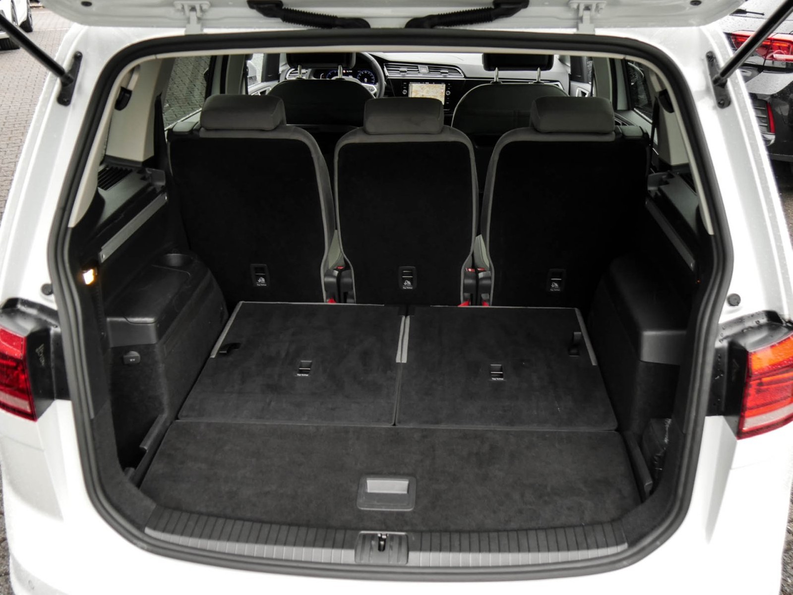 Volkswagen Touran 2.0 HIGHLINE 7SITZE AHK CAM ACC LM17 NAVI