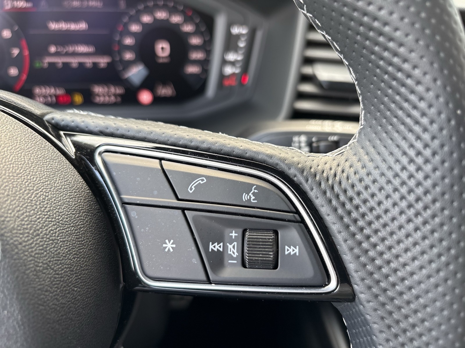 Audi A1 allstreet 30 S LINE SONOS CARPLAY LED ALU
