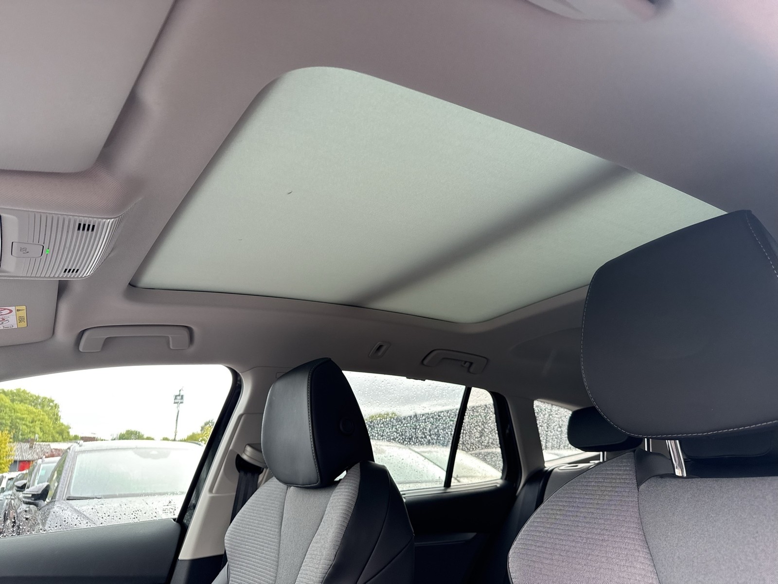 Skoda Enyaq 85 LOFT WÄRMEPUMPE PANO AHK CAM ACC LM20