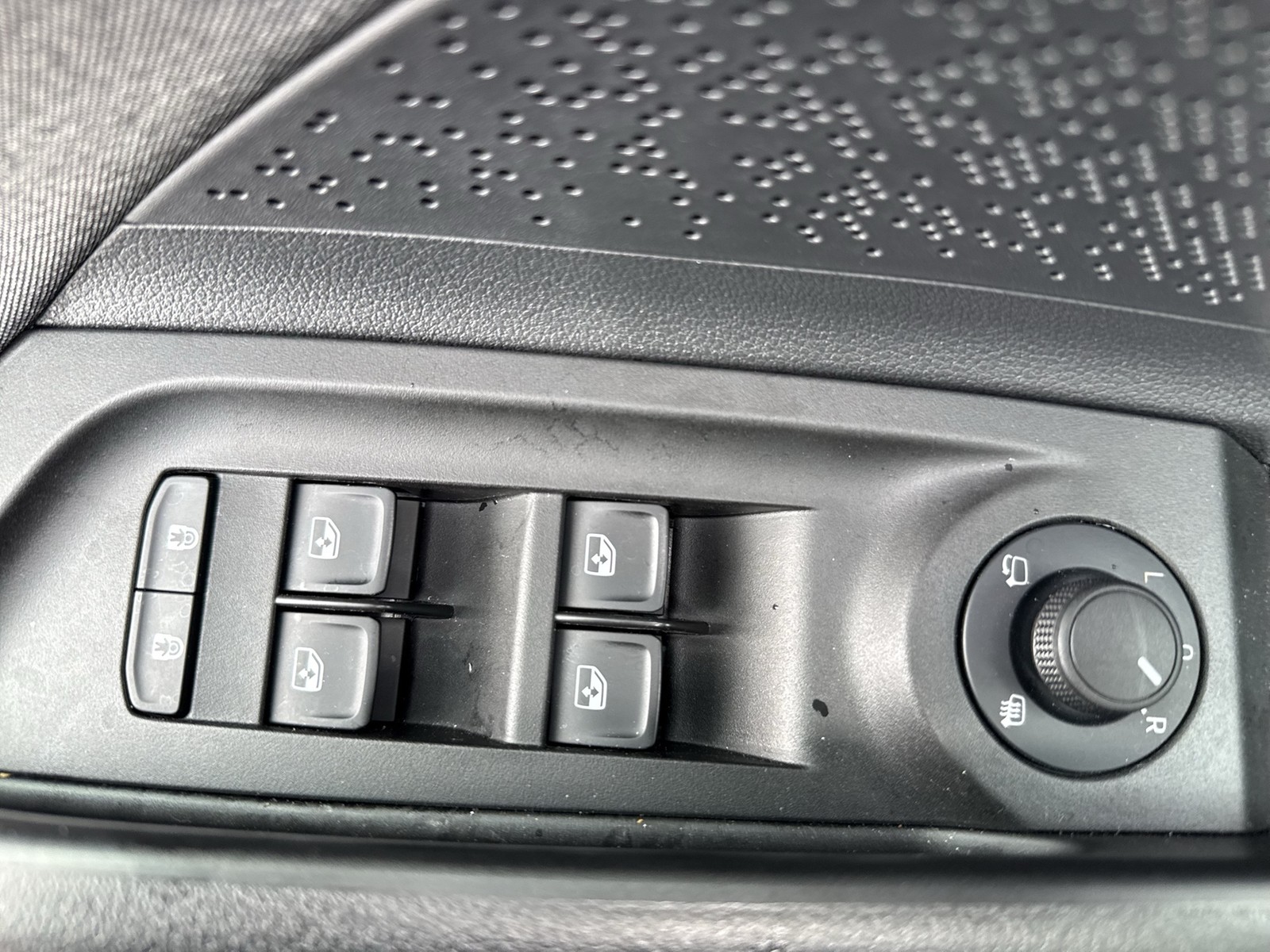 Skoda Enyaq 85 LOFT WÄRMEPUMPE PANO AHK CAM ACC LM20