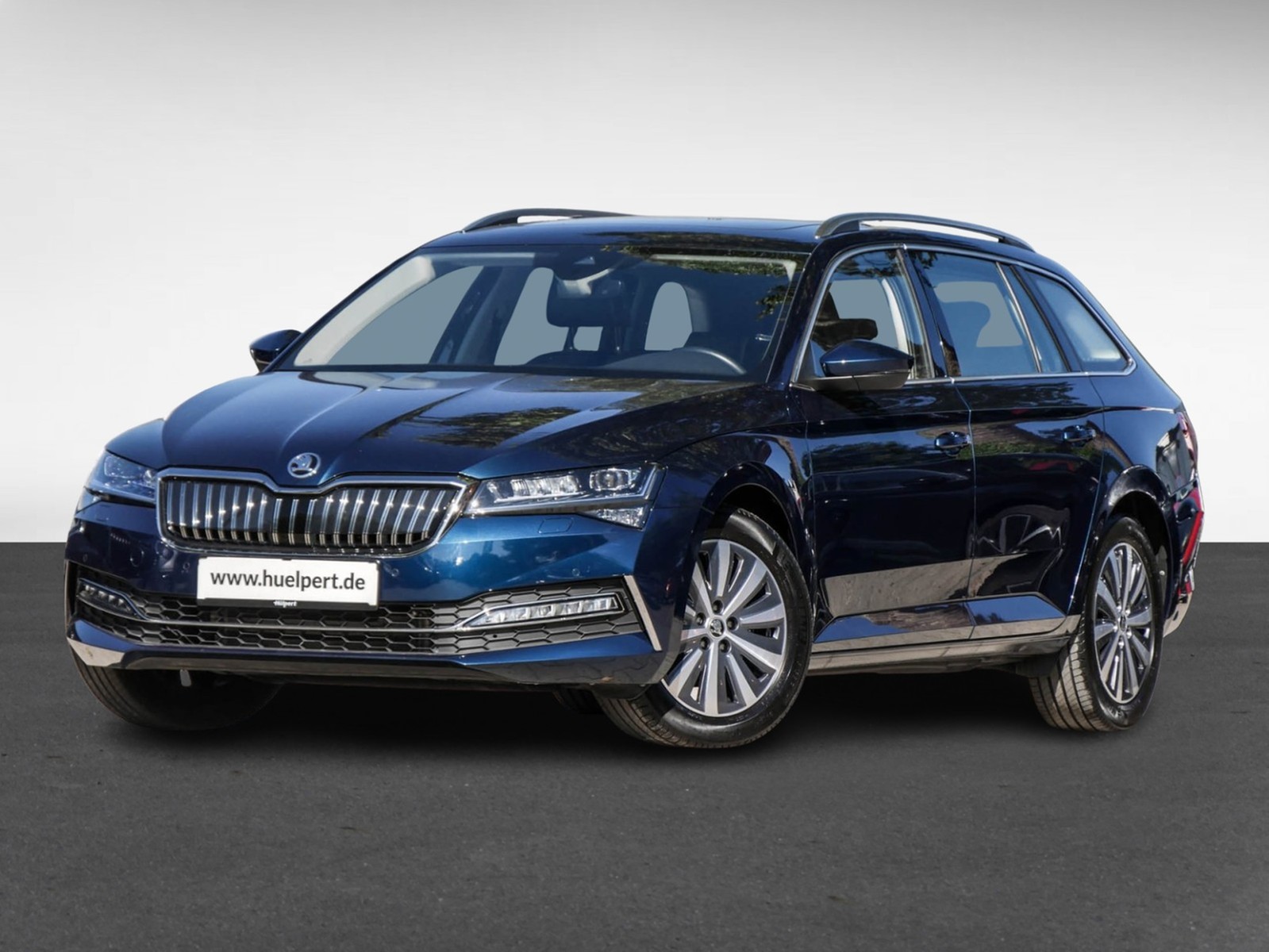 Skoda Superb Combi 1.4 iV STYLE LEDER STANDHZ PANO AHK