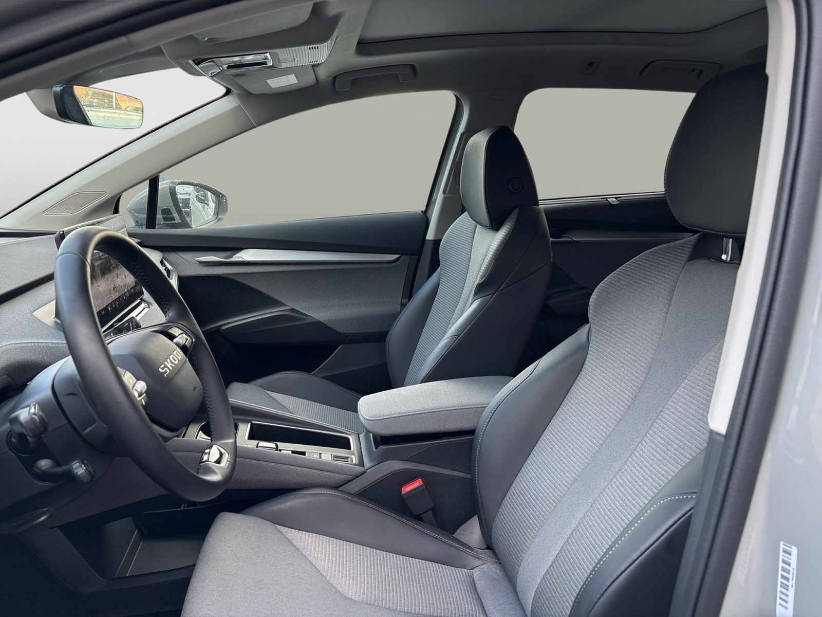 Skoda Enyaq 85 LOFT WÄRMEPUMPE PANO AHK CAM ACC LM20