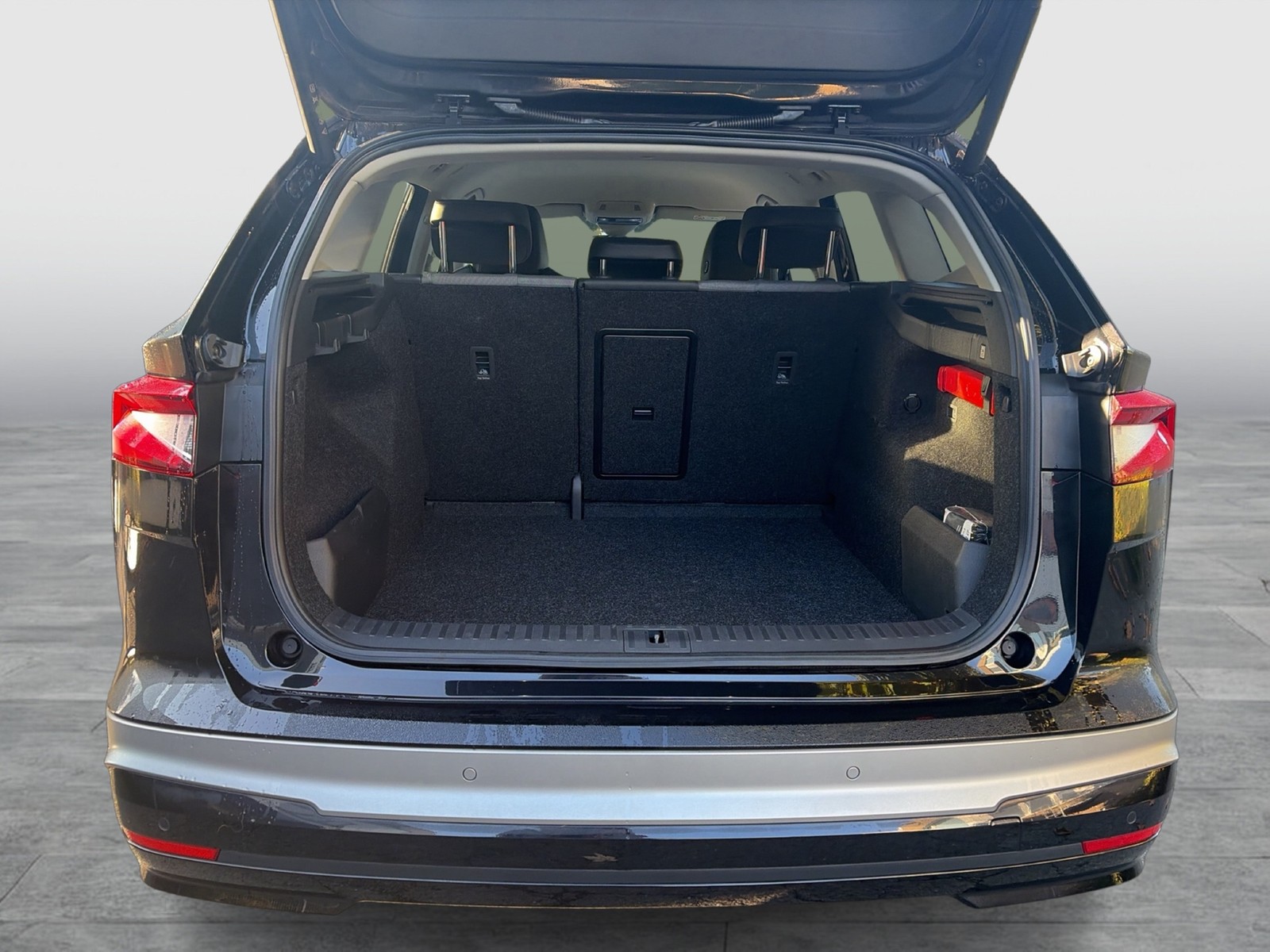 Skoda Enyaq 85 LOFT WÄRMEPUMPE AHK CAM ACC LM20 MATRIX
