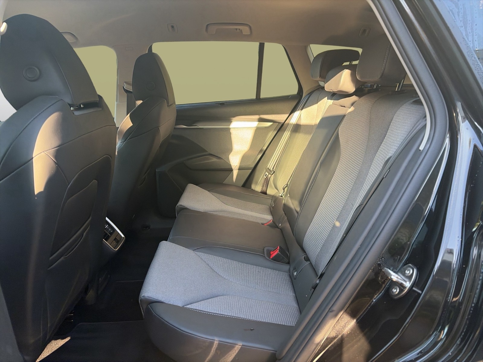 Skoda Enyaq 85 LOFT WÄRMEPUMPE AHK CAM ACC LM20 MATRIX