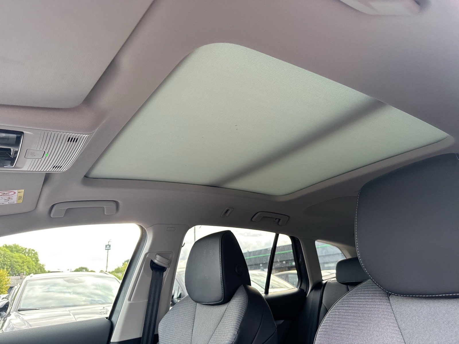 Skoda Enyaq 85 LOFT WÄRMEPUMPE PANO AHK CAM ACC LM20