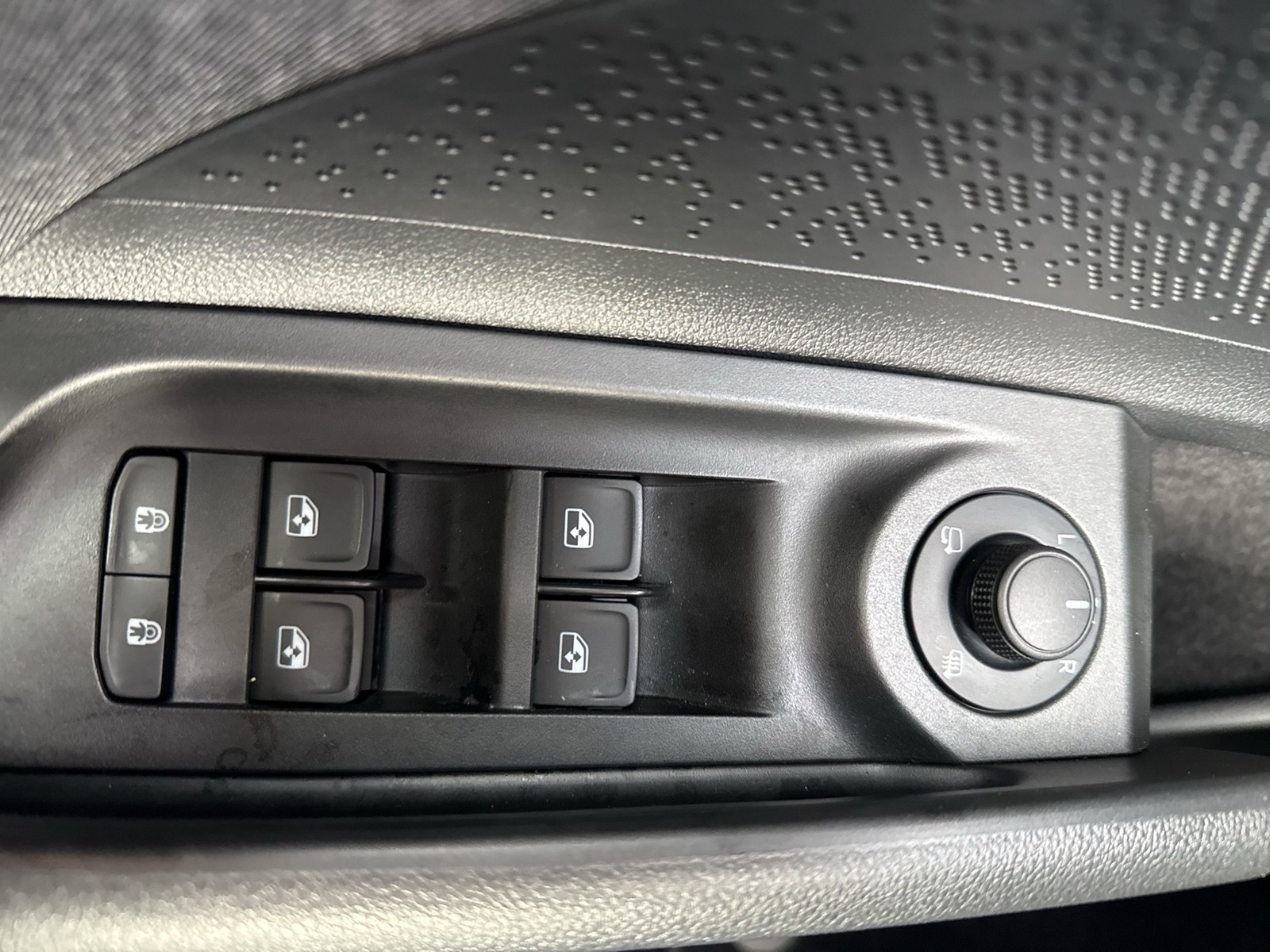 Skoda Enyaq 85 LOFT WÄRMEPUMPE PANO AHK CAM ACC LM20