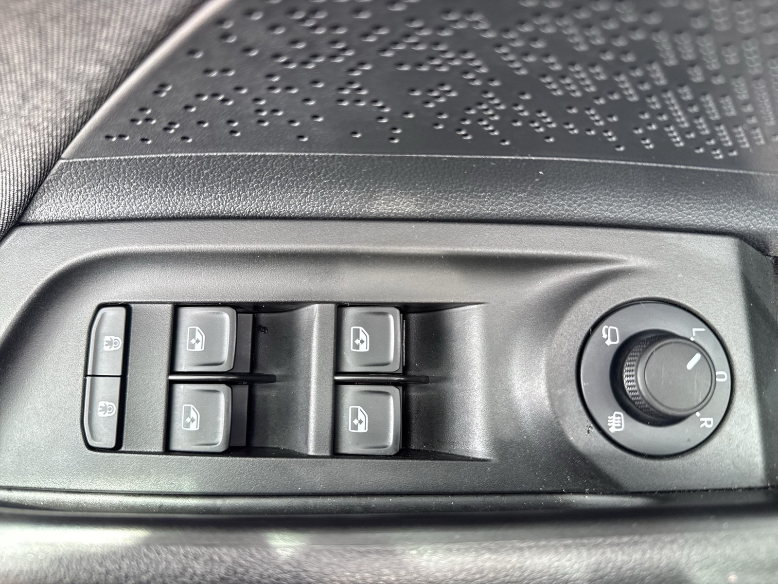 Skoda Enyaq 85 LOFT WÄRMEPUMPE PANO AHK CAM ACC LM20