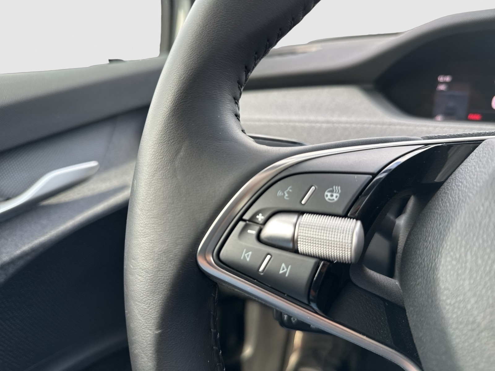 Skoda Enyaq Coupé 85 LOFT WÄRMEPUMPE PANO AHK CAM ACC